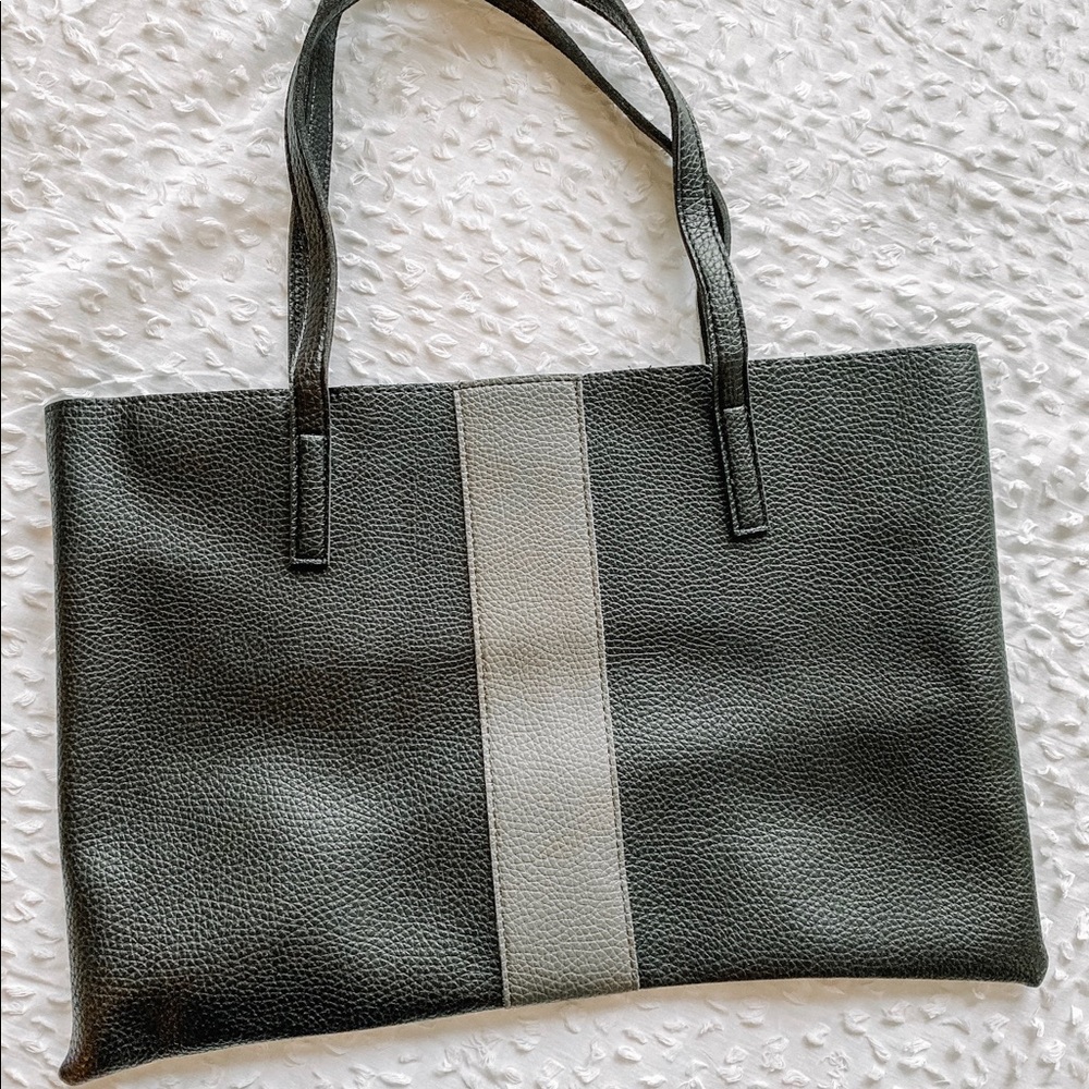 ✨2/$20✨ Vince Camuto Black Tote